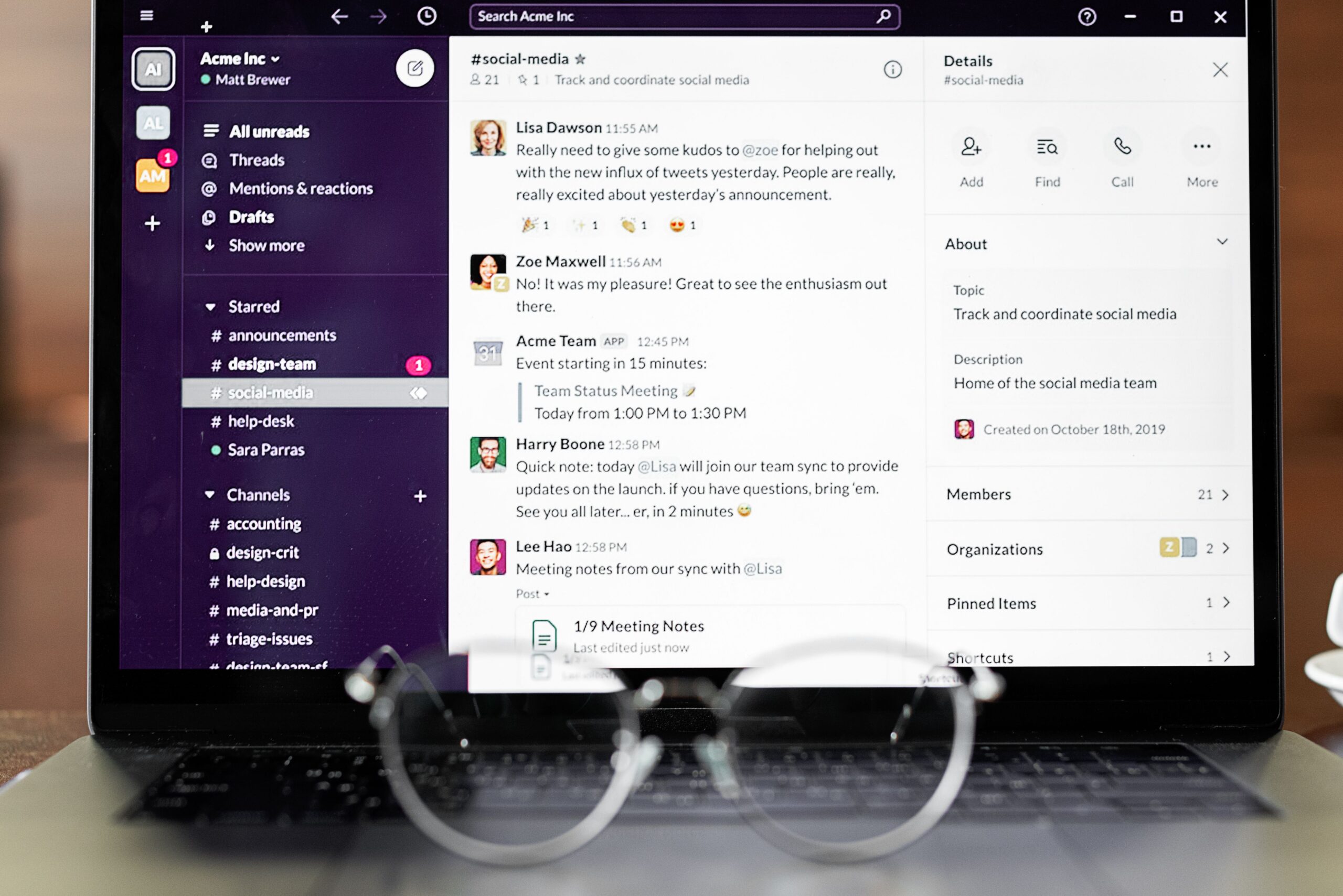 Stack de apps para trabajo remoto con herramientas de comunicación, gestión de tareas y videoconferencia integradas